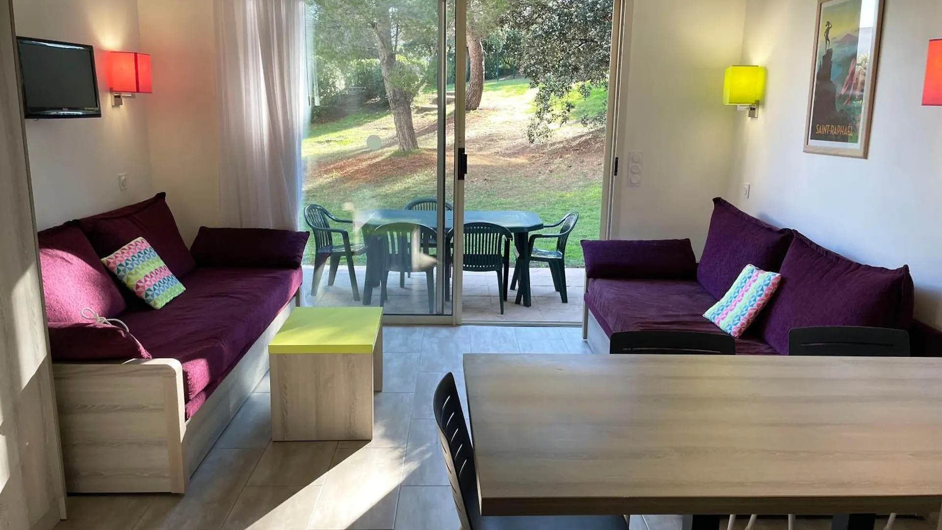 Rez-Jardin Renove A Saint-Raphael, Cote D'Azurアパートメント フランス