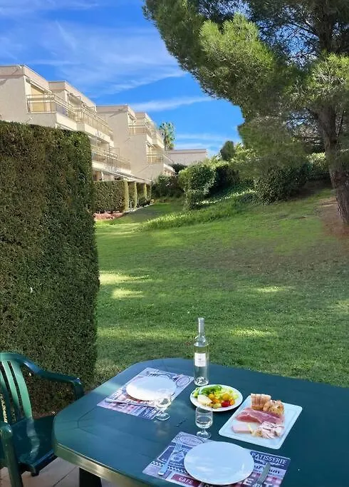 アパート Rez-Jardin Renove A Saint-Raphael, Cote D'Azurアパートメント