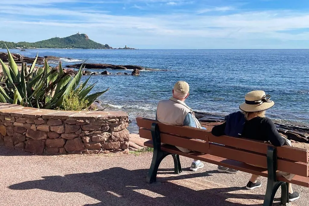 アパート Rez-Jardin Renove A Saint-Raphael, Cote D'Azurアパートメント フランス