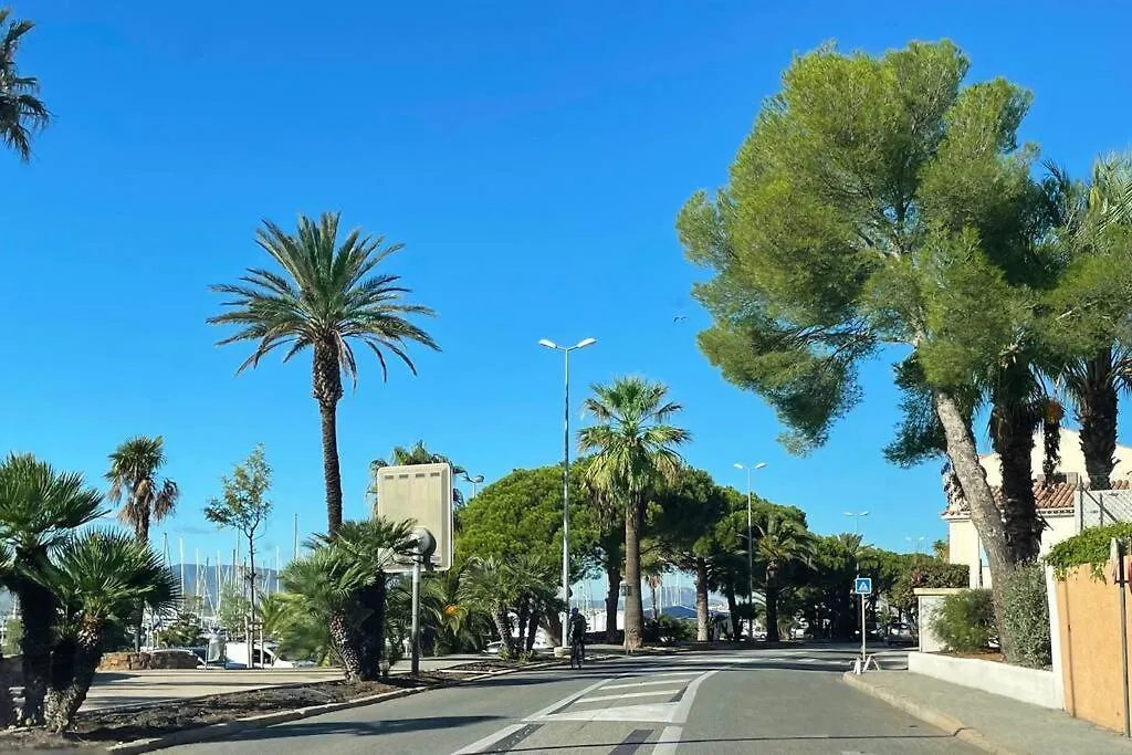 Rez-Jardin Renove A Saint-Raphael, Cote D'Azurアパートメント アパート