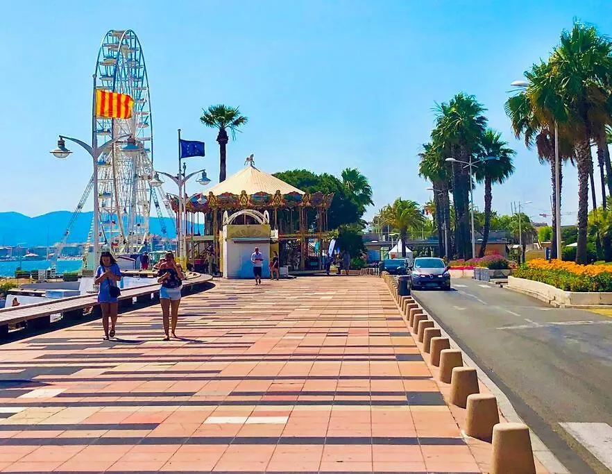 Rez-Jardin Renove A Saint-Raphael, Cote D'Azurアパートメント アパート