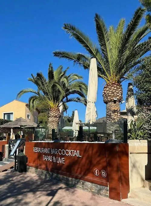 Rez-Jardin Renove A Saint-Raphael, Cote D'Azurアパートメント