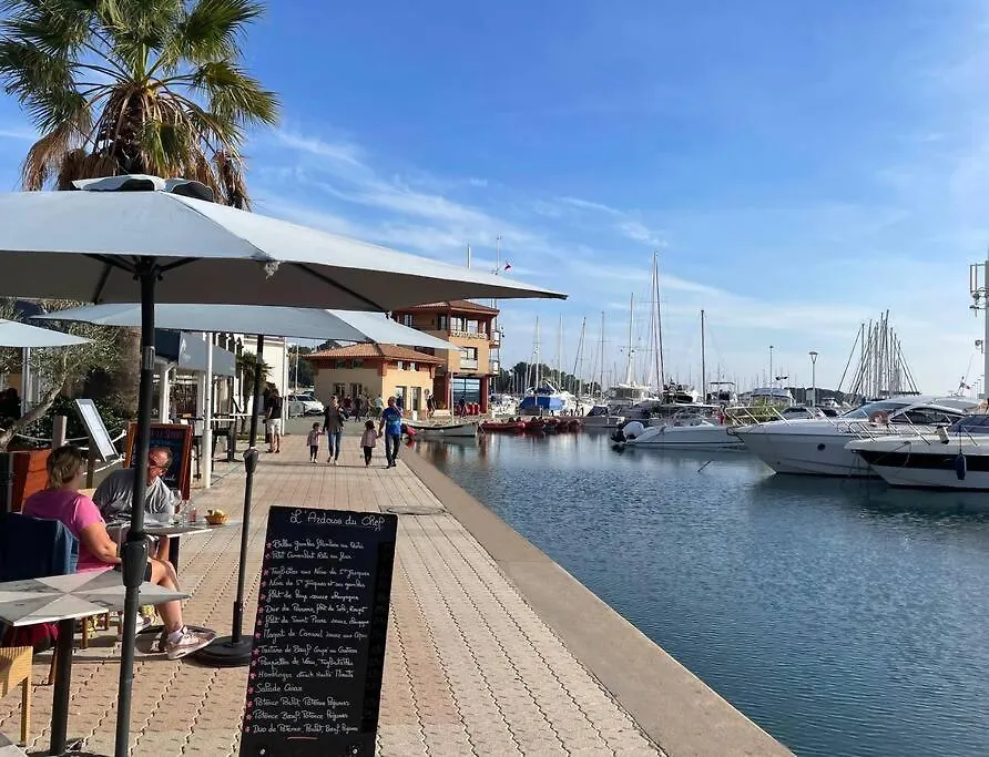 Rez-Jardin Renove A Saint-Raphael, Cote D'Azurアパートメント 0*, Saint-Raphaël
