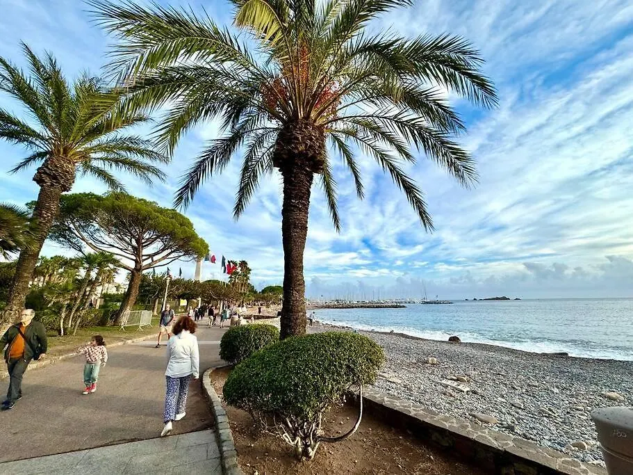 Rez-Jardin Renove A Saint-Raphael, Cote D'Azurアパートメント 0*, Saint-Raphaël フランス