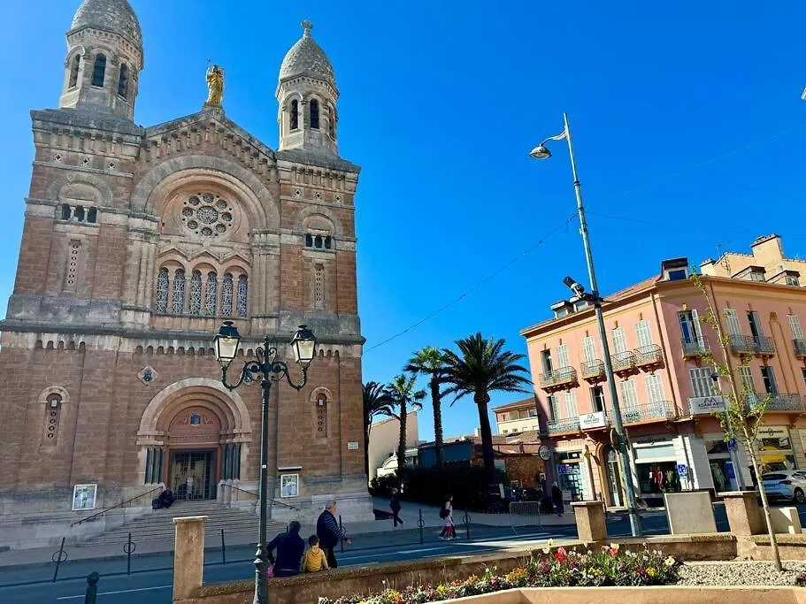 Rez-Jardin Renove A Saint-Raphael, Cote D'Azurアパートメント アパート Saint-Raphaël